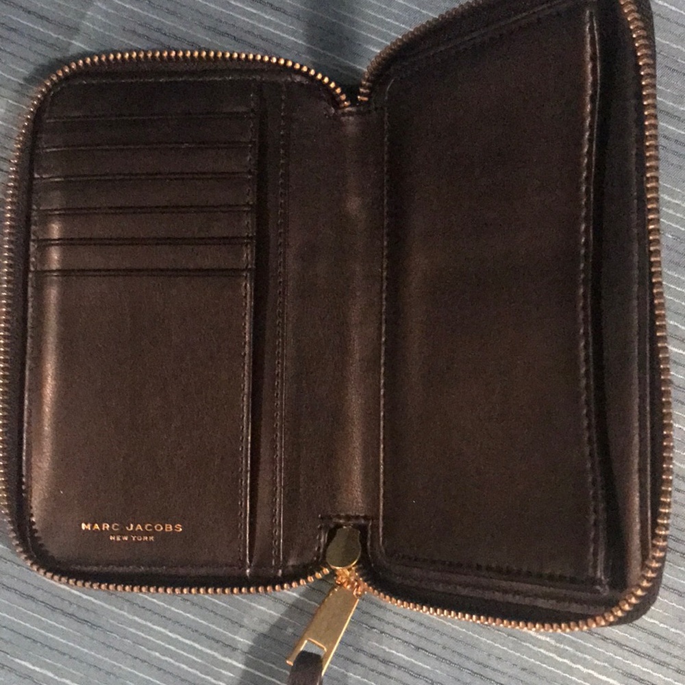 *****SOLD*****Marc Jacobs Wallet Wristlet - Picture 3 of 5